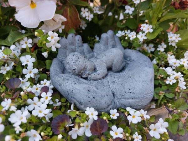Baby in handen