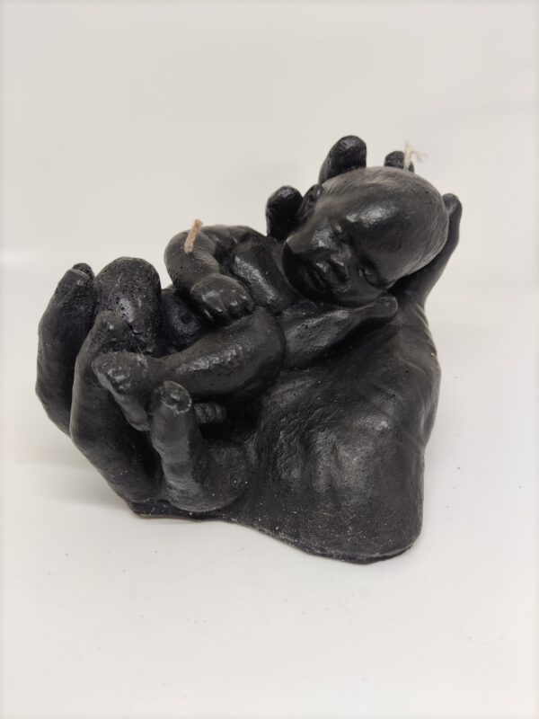 Kaars - Baby in handen