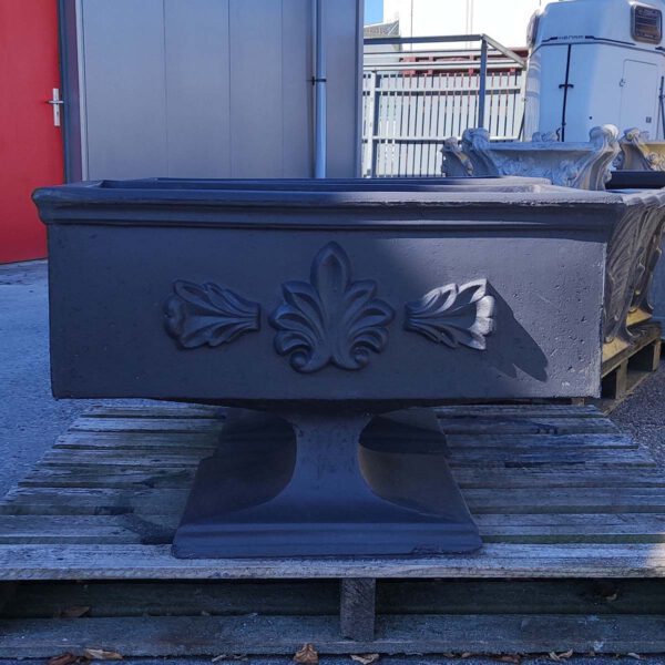 Bloembak op voet - Sierornament